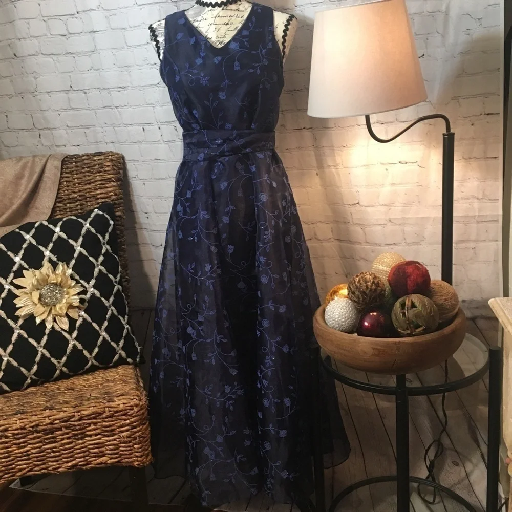Beautiful Kids sleeveless formal dress